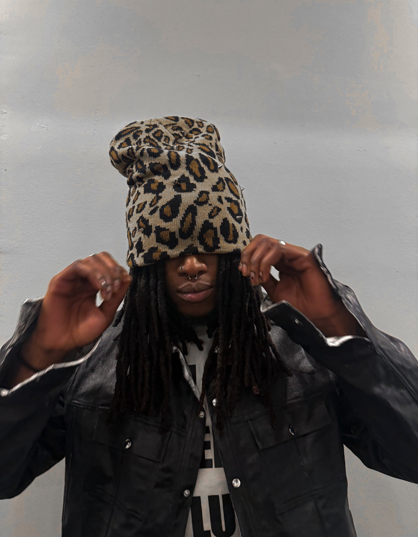 .UPCYCLED SPIKE LEO BEANIE