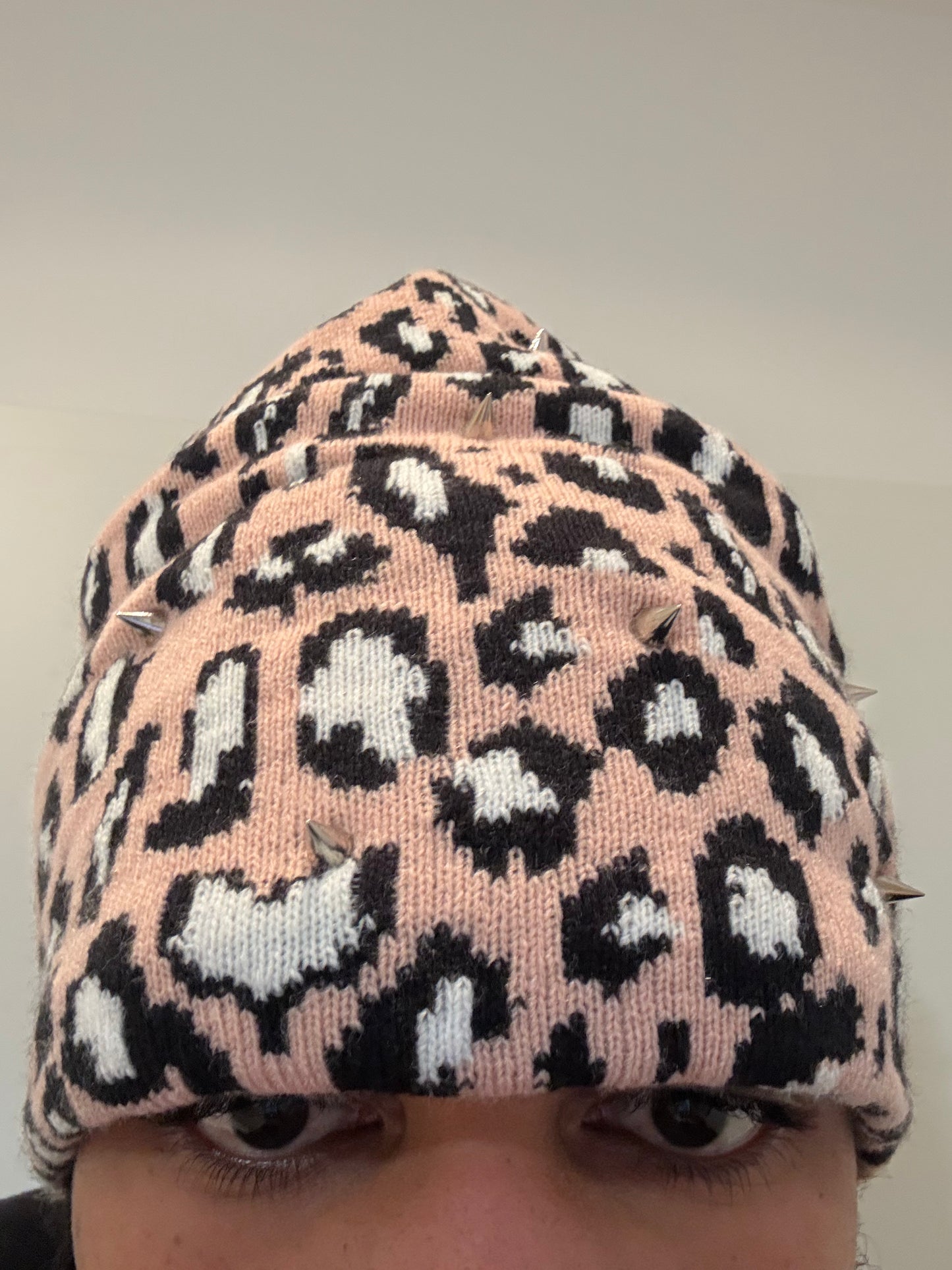 .UPCYCLED SPIKE LEO BEANIE
